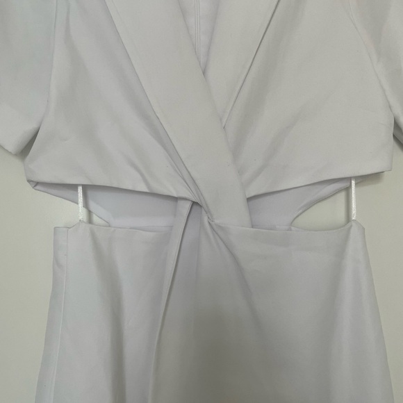 Zara White Dress with Cut-Out Design - Picture 3 of 4